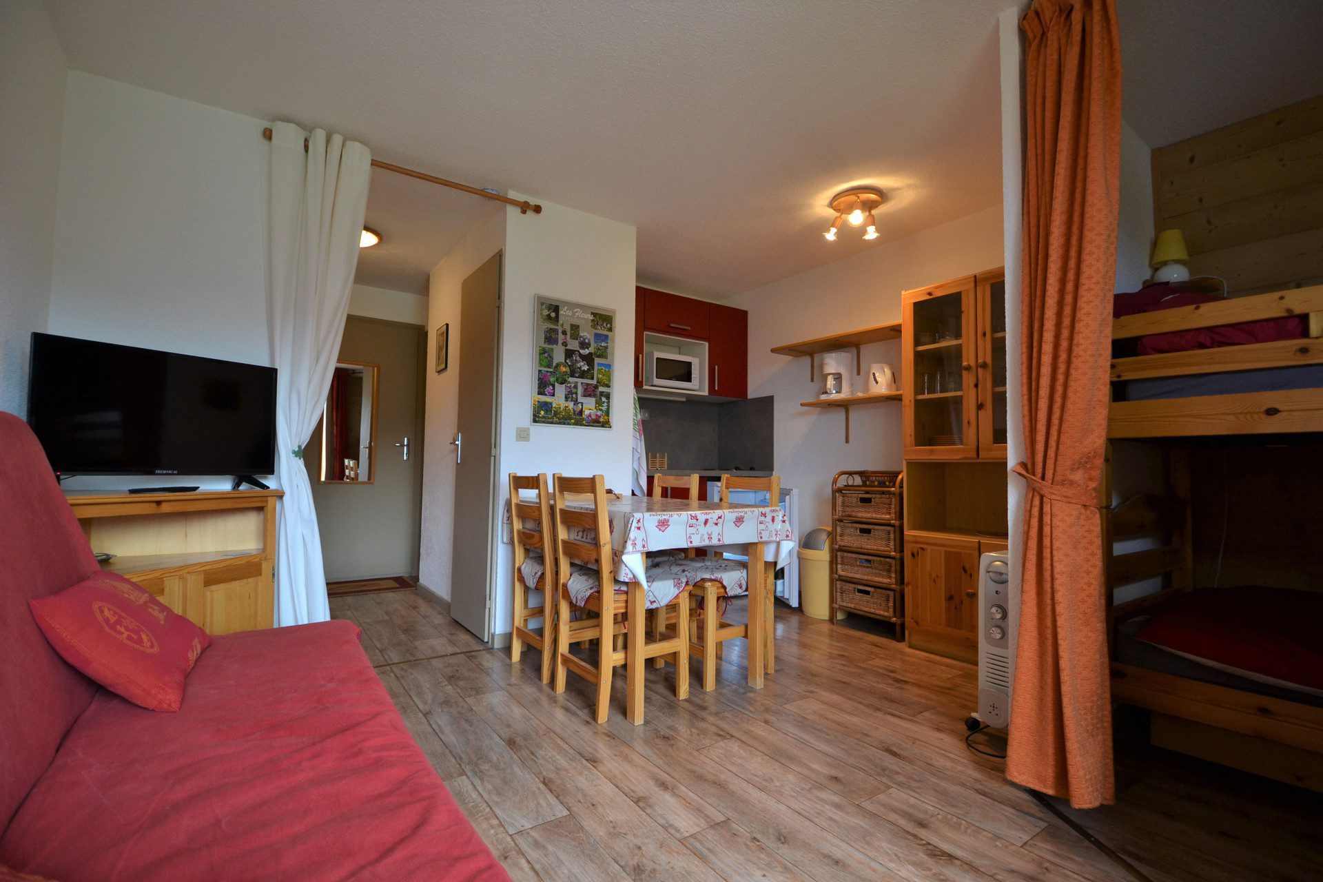 location-studio-Notre-Dame-de-Bellecombe-1450-4-personnes-2103-1-Alpissime location-studio-Notre-Dame-de-Bellecombe-1450-4-personnes-2103-1-Alpissime