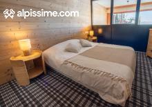 Une chambre lit double